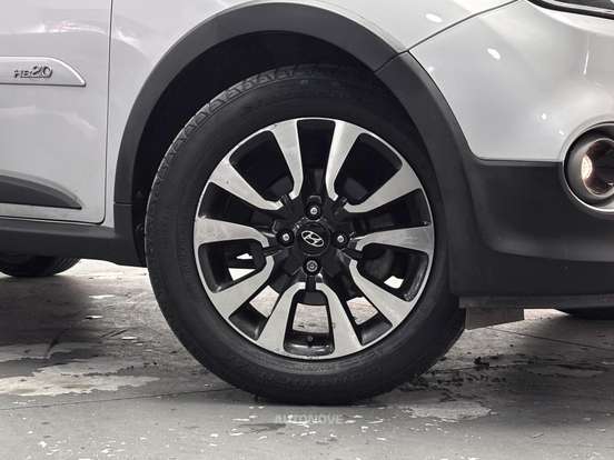 HYUNDAI-HB20X-1.6 16V PREMIUM FLEX 4P AUTOMÁTICO HYUNDAI-HB20X-2019