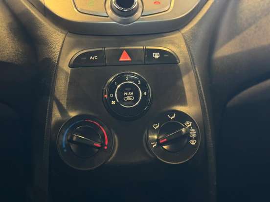 HYUNDAI-HB20X-2014