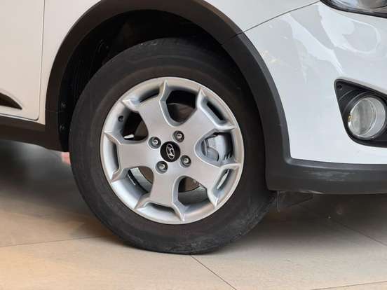 HYUNDAI-HB20X-2014