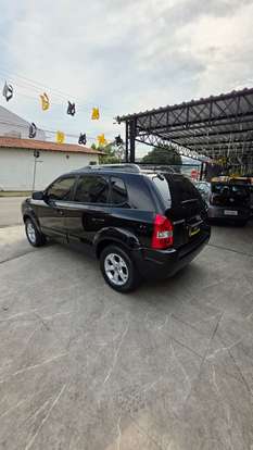 HYUNDAI-TUCSON-2.0 MPFI GL 16V 2WD GASOLINA 4P AUTOMÁTICO HYUNDAI-TUCSON-2011
