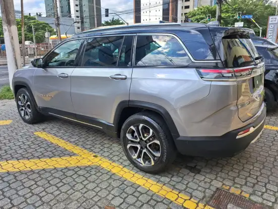 JEEP-COMMANDER-2023