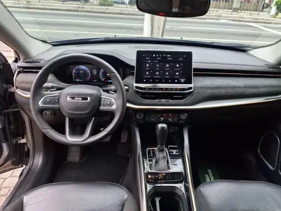 JEEP-COMMANDER-2023