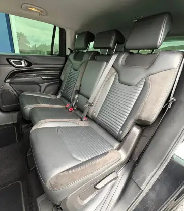 JEEP-COMMANDER-2023