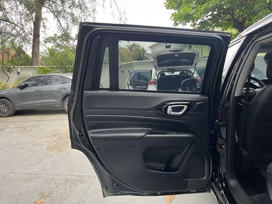 JEEP-COMMANDER-2025