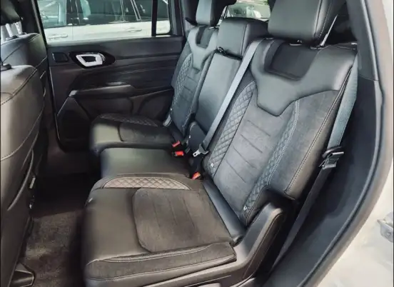 JEEP-COMMANDER-2.0 HURRICANE 4 TURBO FLEX BLACKHAWK AT9 JEEP-COMMANDER-2026