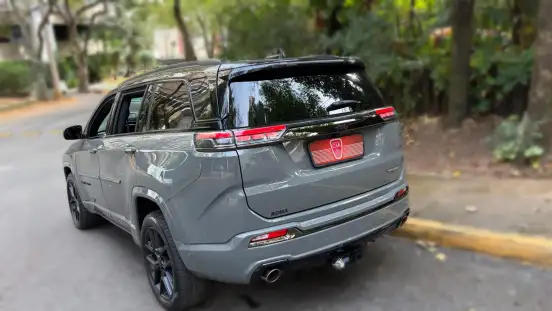 JEEP-COMMANDER-2024