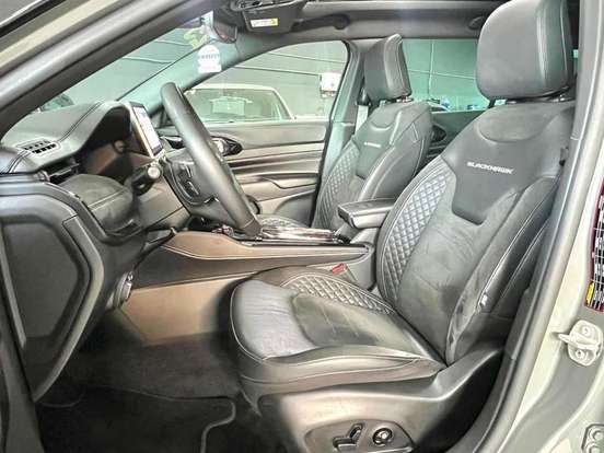 JEEP-COMMANDER-2.0 HURRICANE 4 TURBO GASOLINA BLACKHAWK AT9 JEEP-COMMANDER-2024