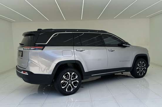 JEEP-COMMANDER-2023