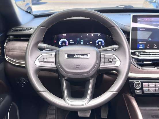 JEEP-COMMANDER-2023
