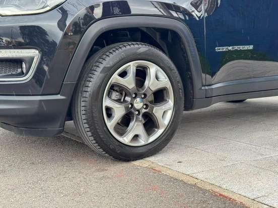 JEEP-COMPASS-2.0 16V FLEX LIMITED AUTOMÁTICO JEEP-COMPASS-2018