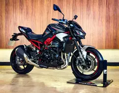 KAWASAKI Z900 KAWASAKI Z900
