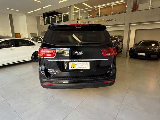 KIA-CARNIVAL-2018