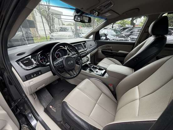 KIA-CARNIVAL-2020