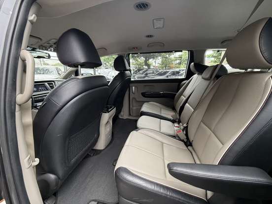 KIA-CARNIVAL-2020