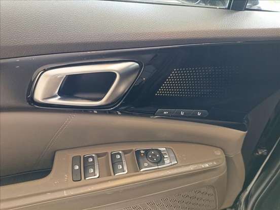 KIA-CARNIVAL-2024