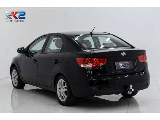 KIA-CERATO-1.6 EX3 SEDAN 16V GASOLINA 4P MANUAL KIA-CERATO-2010