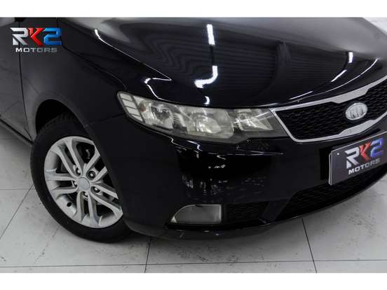 KIA-CERATO-1.6 EX3 SEDAN 16V GASOLINA 4P MANUAL KIA-CERATO-2010