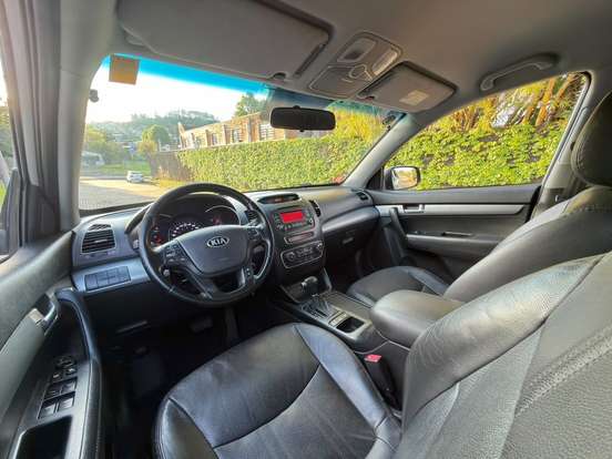 KIA-SORENTO-2.4 S.253 4X2 16V GASOLINA 4P AUTOMÁTICO KIA-SORENTO-2012