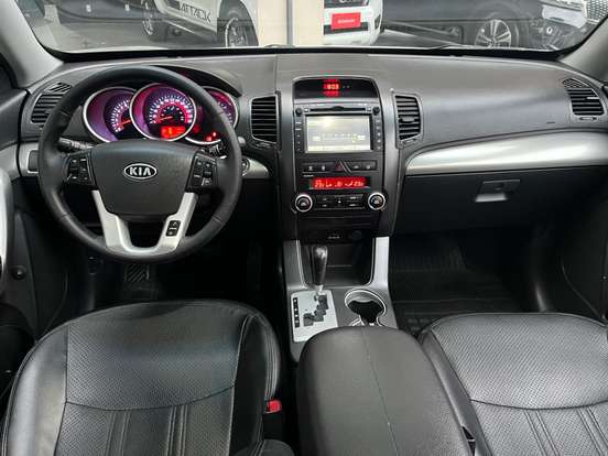 KIA-SORENTO-3.5 S.660 V6 4X4 24V GASOLINA 4P AUTOMÁTICO KIA-SORENTO-2012