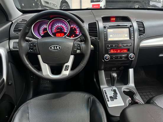 KIA-SORENTO-3.5 S.660 V6 4X4 24V GASOLINA 4P AUTOMÁTICO KIA-SORENTO-2012