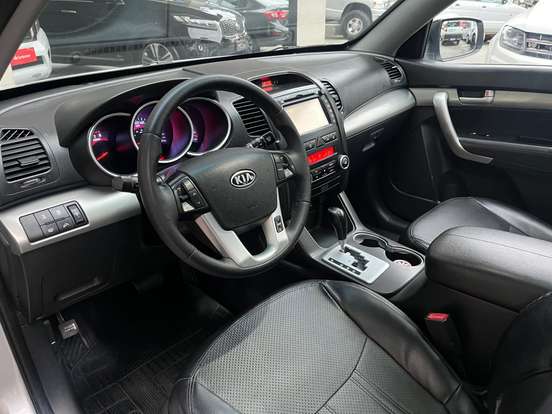 KIA-SORENTO-3.5 S.660 V6 4X4 24V GASOLINA 4P AUTOMÁTICO KIA-SORENTO-2012