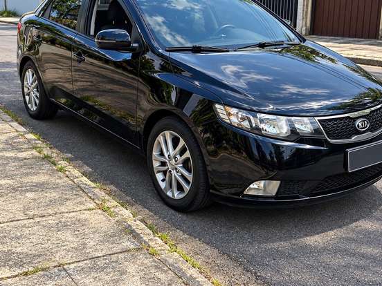 KIA-CERATO-1.6 EX3 SEDAN 16V GASOLINA 4P AUTOMÁTICO KIA-CERATO-2011