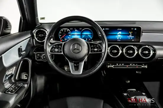 MERCEDES-BENZ-A 200-2020