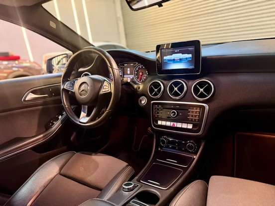 MERCEDES-BENZ-A 200-2017
