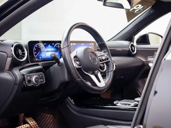MERCEDES-BENZ-A 250-2019
