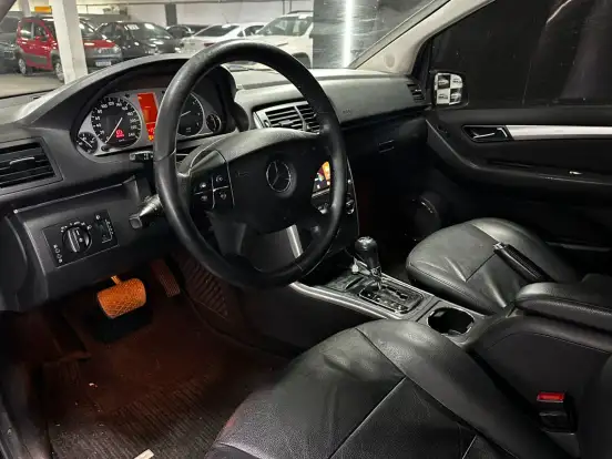 MERCEDES-BENZ-B 180-2010