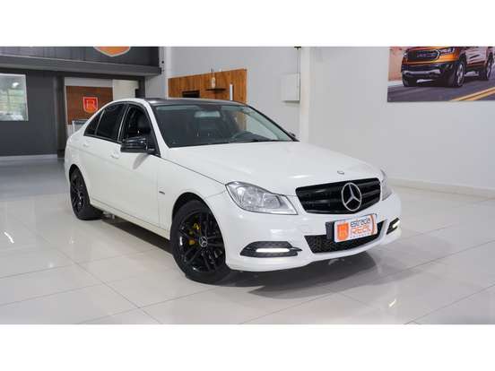 MERCEDES-BENZ-C 180-1.8 CGI CLASSIC 16V GASOLINA 4P AUTOMÁTICO MERCEDES-BENZ-C 180-2011