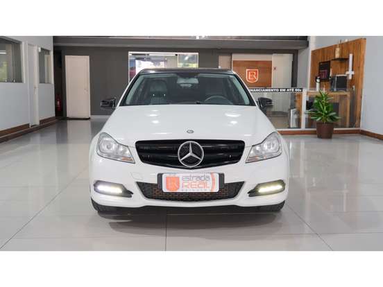 MERCEDES-BENZ-C 180-1.8 CGI CLASSIC 16V GASOLINA 4P AUTOMÁTICO MERCEDES-BENZ-C 180-2011