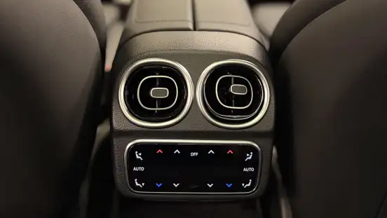 MERCEDES-BENZ-C 300-2023