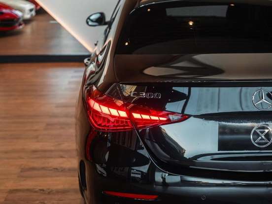 MERCEDES-BENZ-C 300-2025