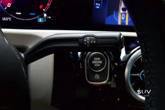 MERCEDES-BENZ-CLA 200-2025