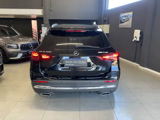 MERCEDES-BENZ-GLA 200-2024