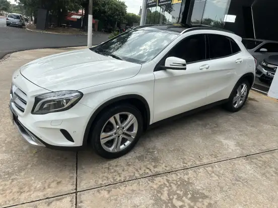 MERCEDES-BENZ-GLA 200-2016