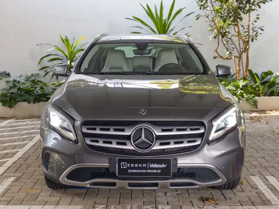 MERCEDES-BENZ-GLA 200-2019