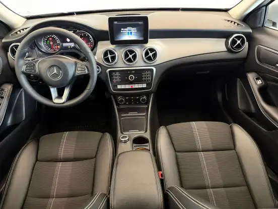 MERCEDES-BENZ-GLA 200-2019