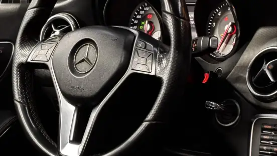 MERCEDES-BENZ-GLA 200-2015