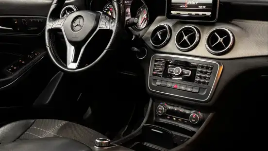 MERCEDES-BENZ-GLA 200-1.6 CGI VISION 16V TURBO GASOLINA 4P AUTOMÁTICO MERCEDES-BENZ-GLA 200-2015