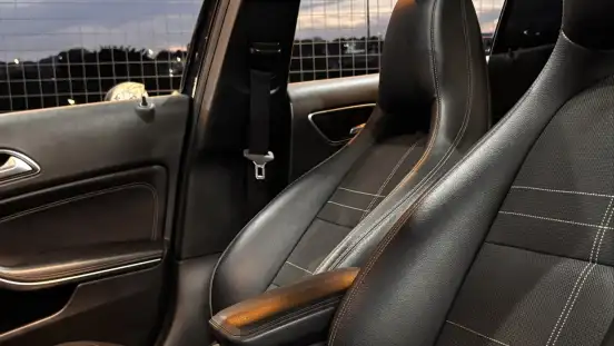 MERCEDES-BENZ-GLA 200-2015