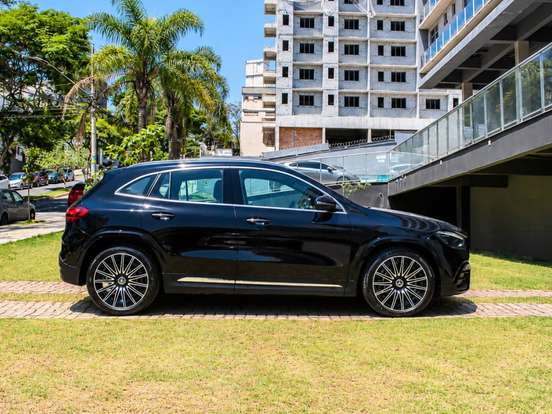 MERCEDES-BENZ-GLA 200-2025