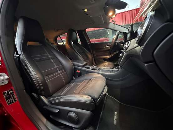 MERCEDES-BENZ-GLA 200-2016
