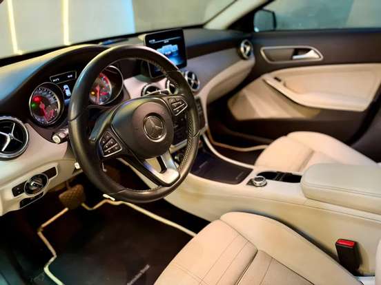 MERCEDES-BENZ-GLA 200-2017