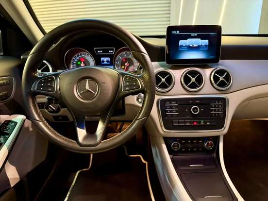 MERCEDES-BENZ-GLA 200-2017