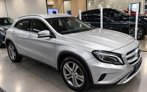 Mercedes-Benz GLA 200 1.6 CGI Style 16V Turbo Flex 4P Automático