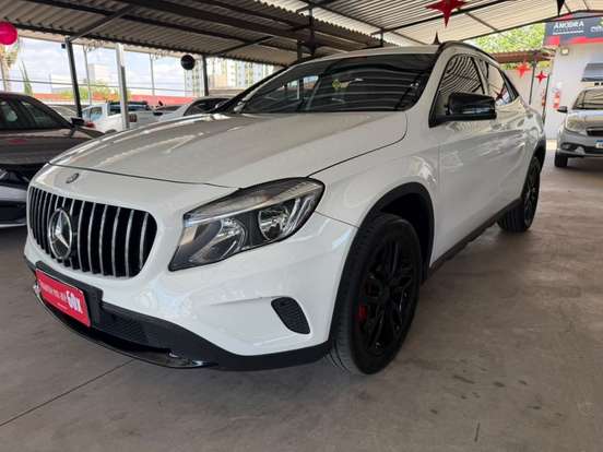 MERCEDES-BENZ-GLA 200-2016