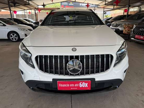 MERCEDES-BENZ-GLA 200-2016