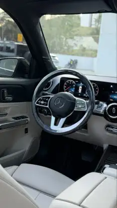 MERCEDES-BENZ-GLB 200-2020